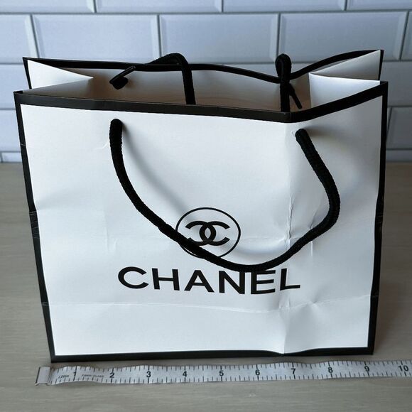 Chanel White Gift Bag - medium - Picture 2 of 6